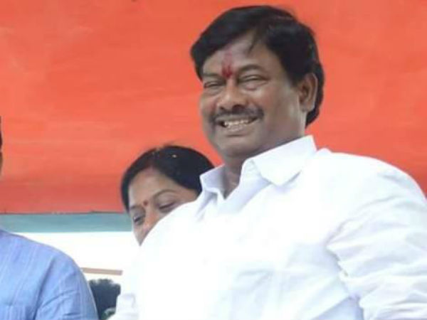 మీ వెనుక ఉండే వ్యక్తుల చరిత్ర పరిశీలించండి
