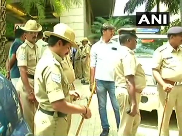 హోటల్ లో మాయం