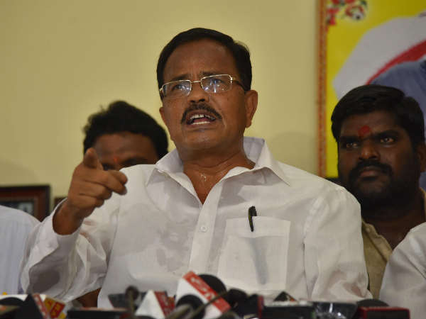 ఎన్టీఆర్ కుటుంబాన్ని వాడుకుంటూ..