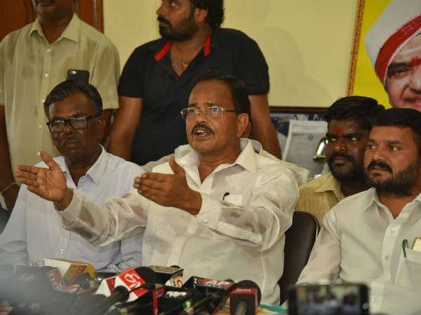మోడీ కాళ్లు పట్టుకున్నాడు.. ఏపీ కోసం కాదు