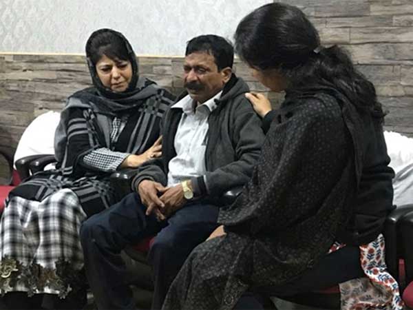 It is heartbreaking, says Mehbooba on Chennai tourists death; Omar calls stone pelters goons It is heartbreaking, says Mehbooba on Chennai tourists death; Omar calls stone pelters goons