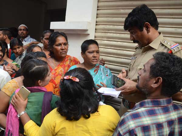 సాగర్ను పెళ్లి చేసుకోవాలని యువతికి కౌన్సెలింగ్