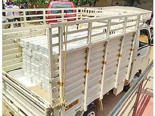 Rs 45 crores currency transported in tata ace vehicle to other branches of sbi Rs 45 crores currency transported in tata ace vehicle to other branches of sbi