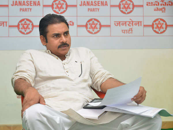 పవన్ పార్టీ పెట్టి రాజకీయాలు చేయాలనుకున్నారు