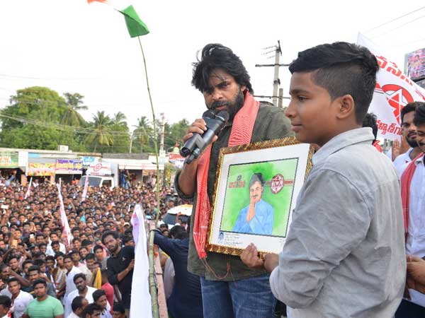అప్పుడు పవన్ ఎవరో తెలుసు, ఇప్పుడు తెలియదు