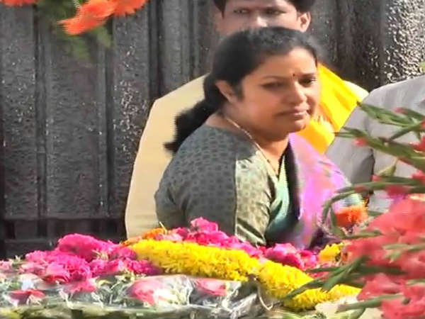 Purandeswari Pays Tribute to NTR Purandeswari Pays Tribute to NTR