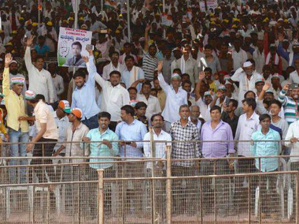 మోడీ నోట్లో అన్నీఅపద్దాలు