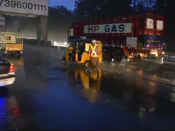 Telangana: Heavy rain lashes parts of Hyderabad Telangana: Heavy rain lashes parts of Hyderabad