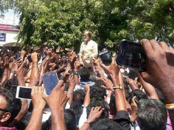 బాధితులకు రజినీ సాయం