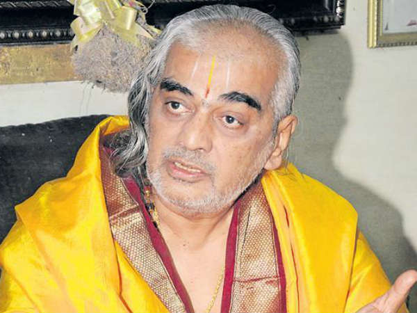 రాజకీయ పావుగా రమణదీక్షితులు