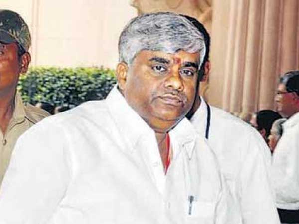 రేవణ్ణ ఎటువైపు?