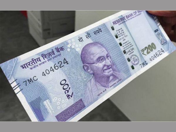 Soiled Rs 200, Rs 2000 notes stuck in exchange counter Soiled Rs 200, Rs 2000 notes stuck in exchange counter