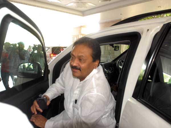 karnataka mlas bus tour came to hyderabad and went to taj krishna karnataka mlas bus tour came to hyderabad and went to taj krishna