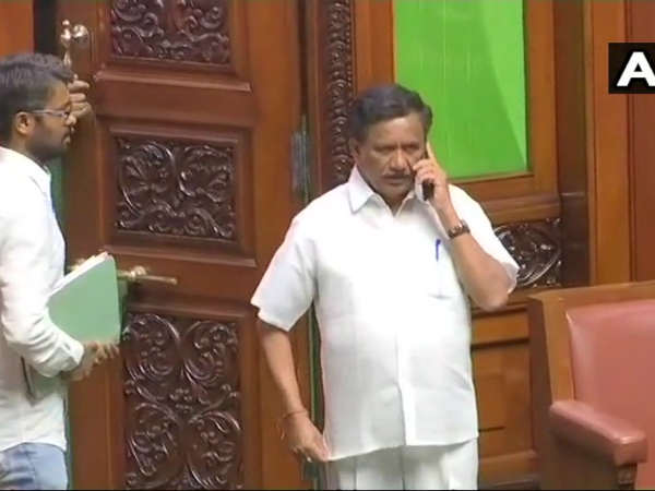 అధికారులతో చర్చలు