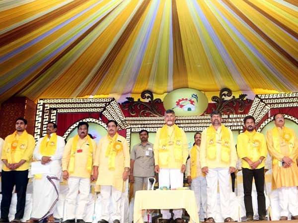 ఏటీఎంలు ఎందుకు పని చేయట్లేదో చెప్పు