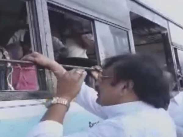ఫోన్లో పాటలు వింటున్న యువకుడిని కులం పేరుతో