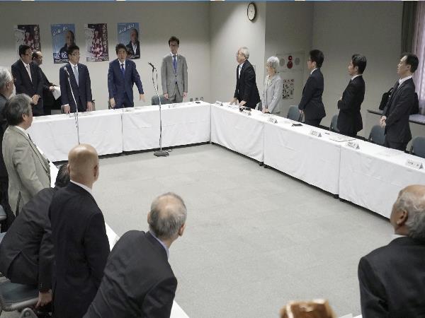 Netanyahu Puts Wrong Foot Forward By Serving Japans Abe Dessert In A Shoe Netanyahu Puts Wrong Foot Forward By Serving Japans Abe Dessert In A Shoe