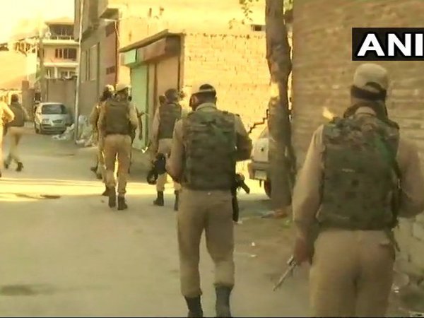 Srinagar: Terrorist killed, CRPF jawan injured in encounter Srinagar: Terrorist killed, CRPF jawan injured in encounter