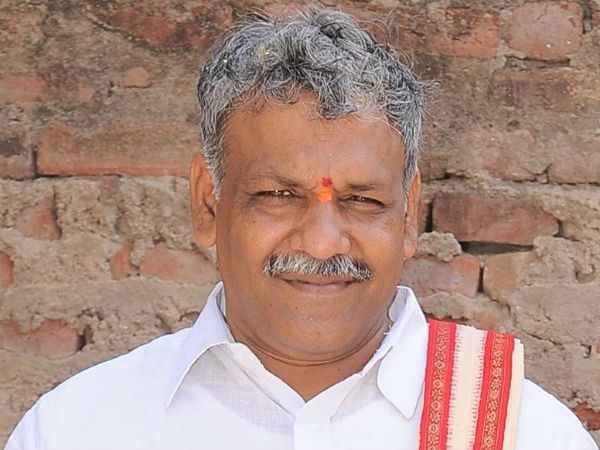 YSRCP leader yalamanchili Ravi arrested YSRCP leader yalamanchili Ravi arrested