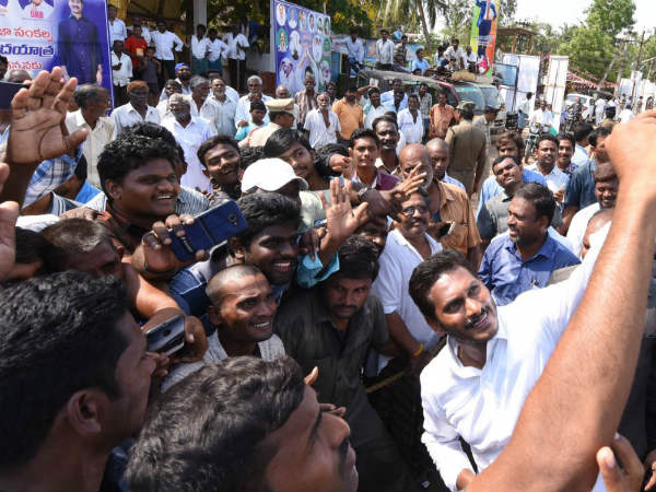 జగన్ క్షమాపణ చెప్పాలి