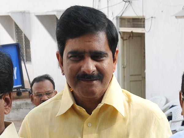 అప్పులు తెచ్చి వడ్డీలు కడుతూ..