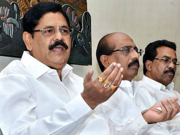 ముఖ్య నేతలతో భేటీ