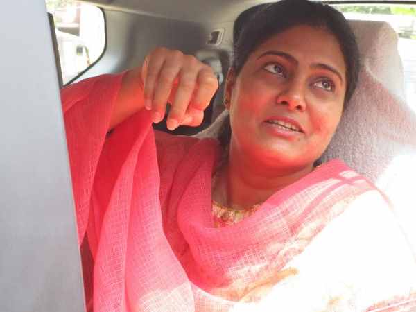 ముగ్గురు యువకులు అదే పనిగా అనుచితంగా ప్రవర్తించారు