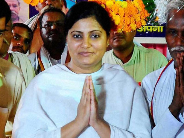 పోలీసులు కారు స్వాధీనం చేసుకున్నారు