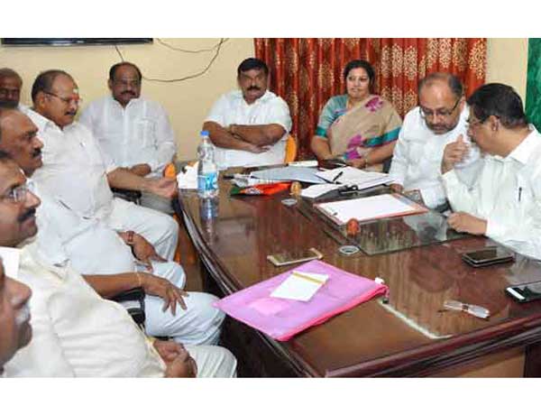 ఢిల్లీలో...బిజెపి అనూహ్య భేటీలు