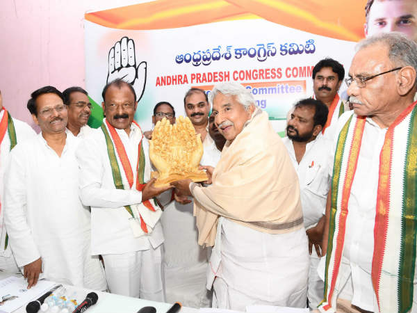 బీజేపీ మోసం చేస్తోందని ఊమెన్ చాందీ ఆగ్రహం