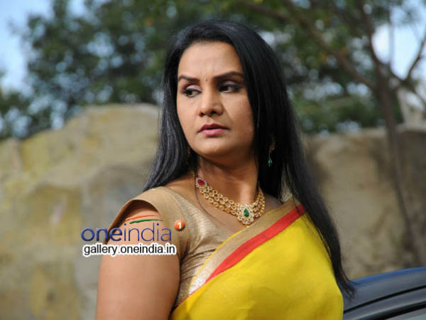 నటి అపూర్వకి...భూ కబ్జా కష్టాలు
