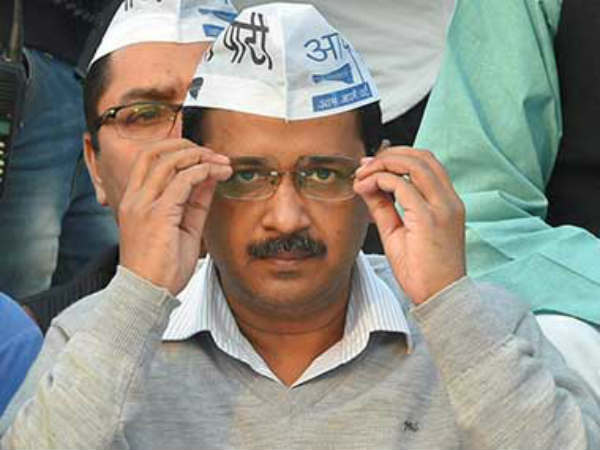 Shiv Sena supports Kejriwal, says he has the right to work Shiv Sena supports Kejriwal, says he has the right to work