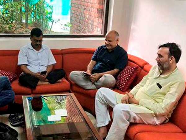 Delhi CM Arvind Kejriwal ends sit-in protest at L-G’s office Delhi CM Arvind Kejriwal ends sit-in protest at L-G’s office