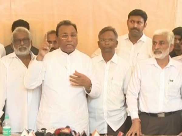 వైసీపీ ఎంపీల రాజీనామాల్లో చిత్తశుద్ధి ఏది?