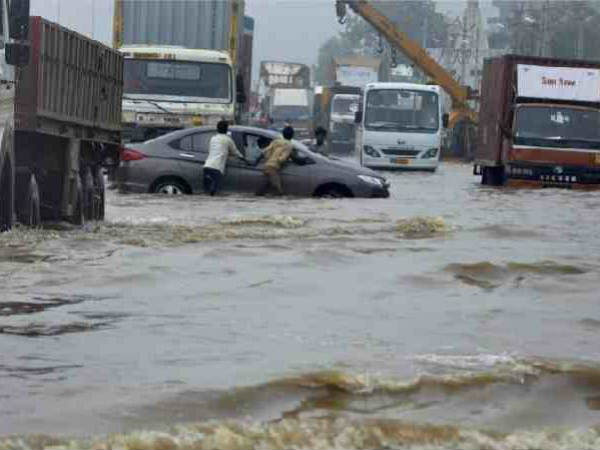 Karnataka weather agency issues flood alert for Bengaluru for the next 24 hours Karnataka weather agency issues flood alert for Bengaluru for the next 24 hours