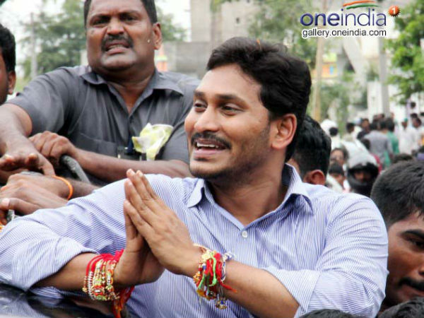 జగన్ పాదయాత్రపై తప్పుడు ప్రచారం