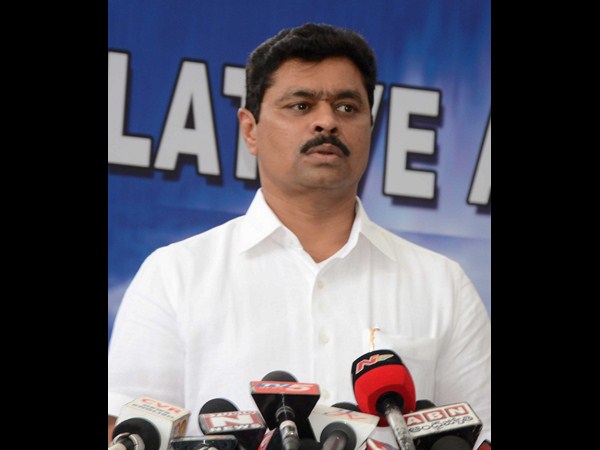 దీక్షకు విశేష స్పందన