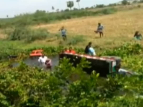 Tractor falls in canal in Nalgonda, 15 people died Tractor falls in canal in Nalgonda, 15 people died