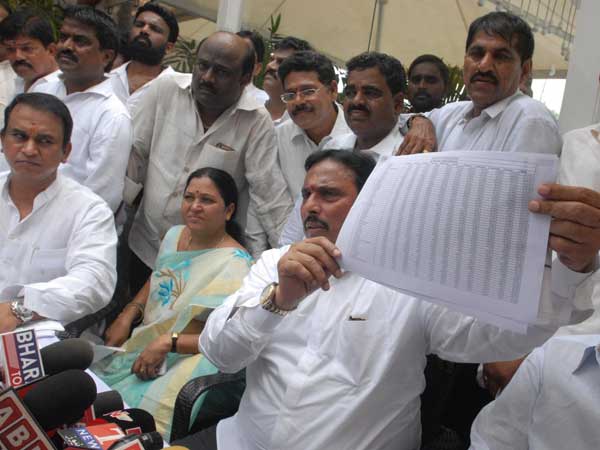 కీలక నేతలకు ఉత్తమ్ ఫోన్.. దానం అంశం పునరావ్రుత్తం కాకుండా జాగ్రత్తలు..