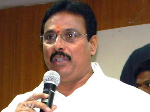 ఇతర పార్టీలోని బలమైన నేతలకు గాలం వేస్తున్న గులాబీ పార్టీ..