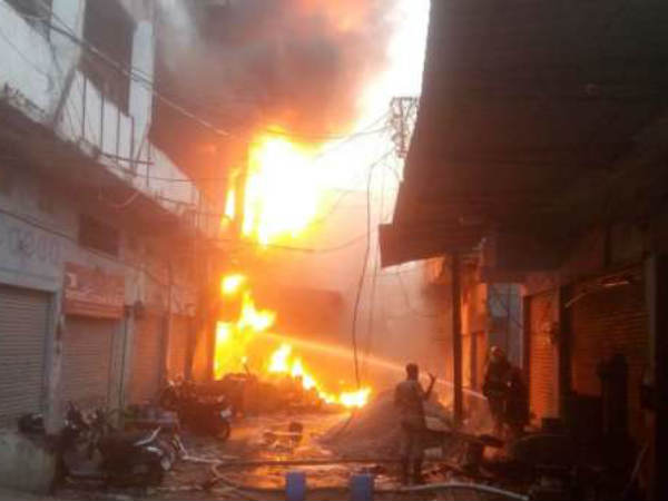Massive Fire Accident In Paints Warehouse In Ranigunj Massive Fire Accident In Paints Warehouse In Ranigunj