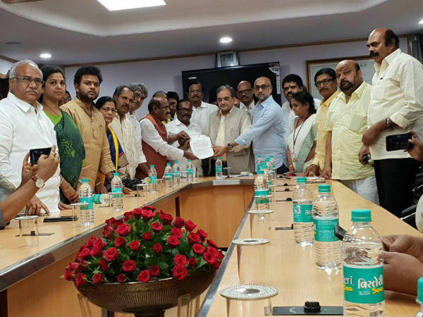 ఢిల్లీలో...ఇదీ జరిగింది