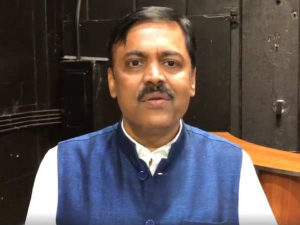 తప్పు చేసిన వాడే భయపడతాడు