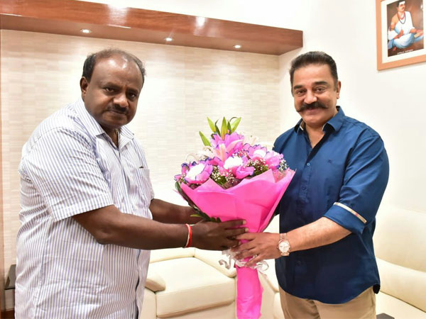 Kamal Haasan meets Kumaraswamy, says ready to bridge divide on Cauvery row Kamal Haasan meets Kumaraswamy, says ready to bridge divide on Cauvery row
