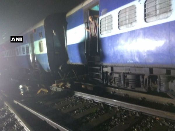 Maharashtra: Three coaches of Howrah Mail derail Maharashtra: Three coaches of Howrah Mail derail
