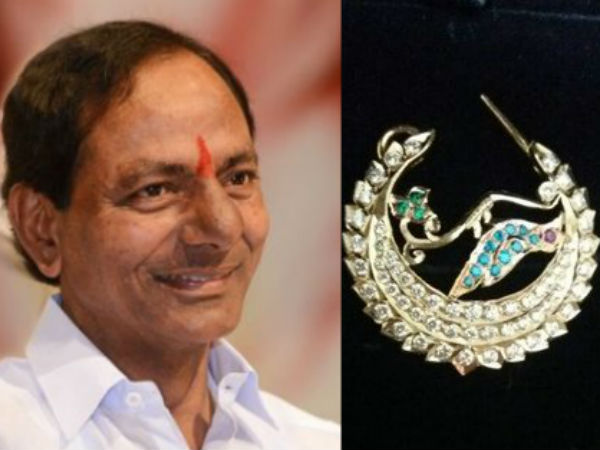 Telangana CM KCR offers nose stud to Kanaka Durga temple in Vijayawada Telangana CM KCR offers nose stud to Kanaka Durga temple in Vijayawada