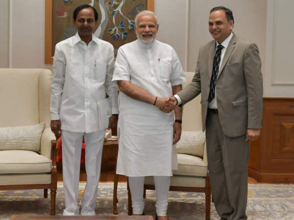 KCR meets PM Modi, raises issues concerned to Telangana KCR meets PM Modi, raises issues concerned to Telangana