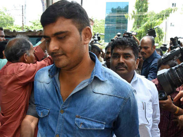 రెండో పెళ్లి తర్వాత కుటుంబంలో ఘర్షణలు