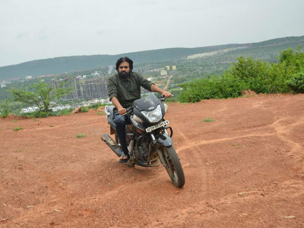సరదాగా బైక్పై పవన్