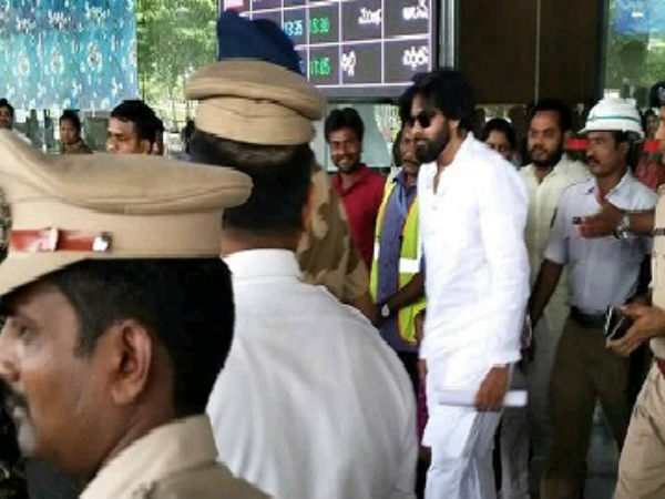 Pawan Kalyans Porata yatra renewed from Visakhapatnam district today Pawan Kalyans Porata yatra renewed from Visakhapatnam district today